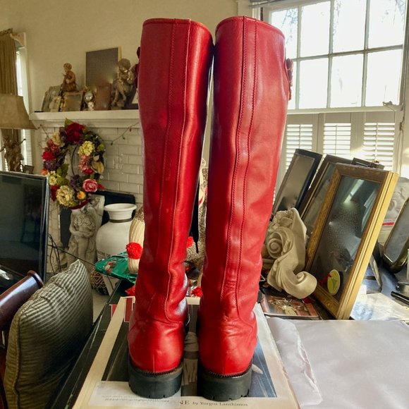 CHANEL One of a Kind A/W 1992 red leather lace up combat boots runway worn 38 - Picture 4 of 16